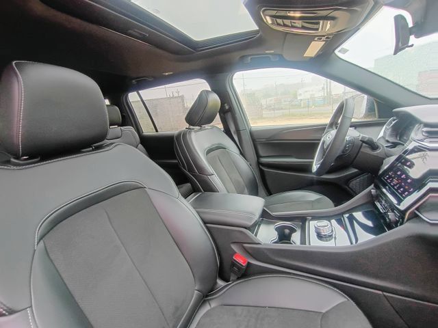 Used 2025 Jeep Grand Cherokee L Altitude RWD image 56
