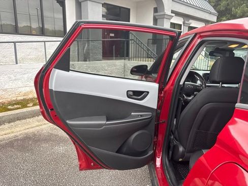 Used 2019 Hyundai Kona SE FWD image 12