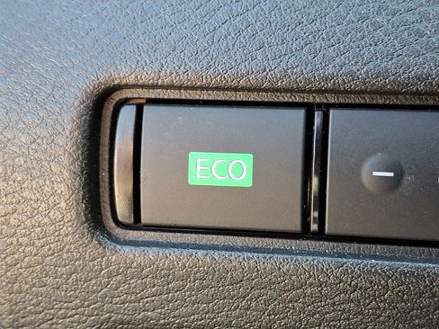 Used 2024 Nissan Sentra SV FWD image 25