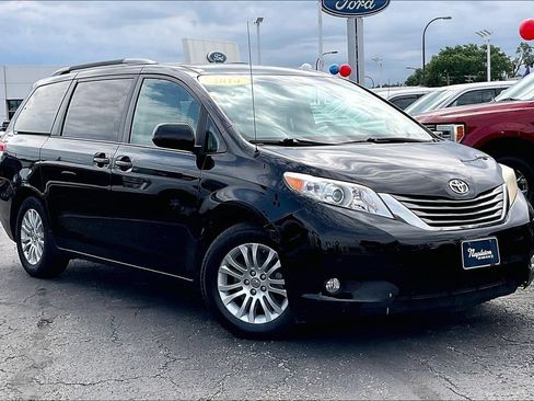 Used 2014 Toyota Sienna XLE FWD image 35