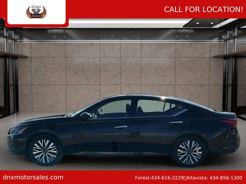 Used 2024 Nissan Altima 2.5 SV image 2