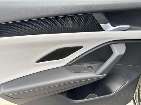New 2026 Volkswagen Tiguan SE R-Line FWD image 9