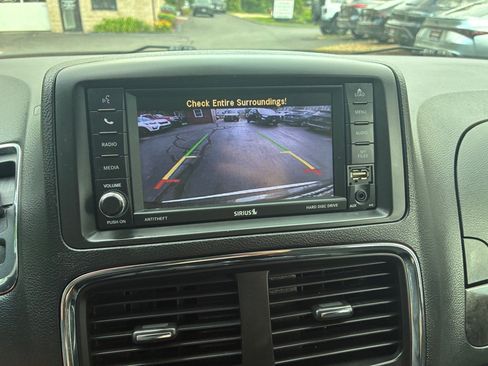 Used 2019 Dodge Grand Caravan SE FWD image 34