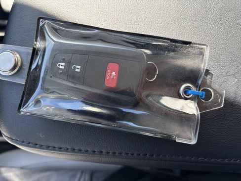 Used 2019 Toyota Prius XLE image 33