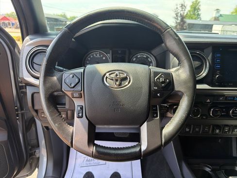 Used 2019 Toyota Tacoma TRD Off-Road AWD/4WD image 10