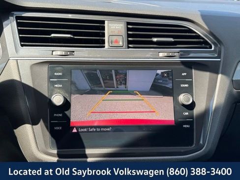 Used 2022 Volkswagen Tiguan SE AWD/4WD image 34