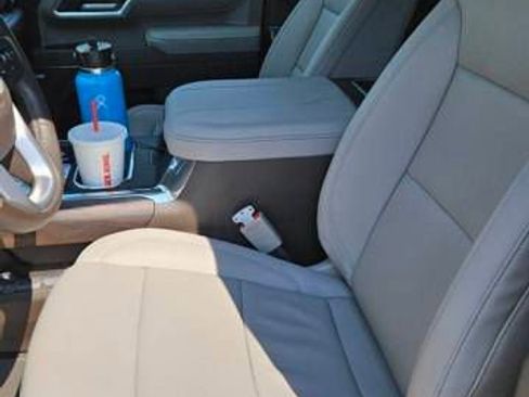 Used 2026 GMC Sierra 2500 SLT w/ SLT Premium Package image 8