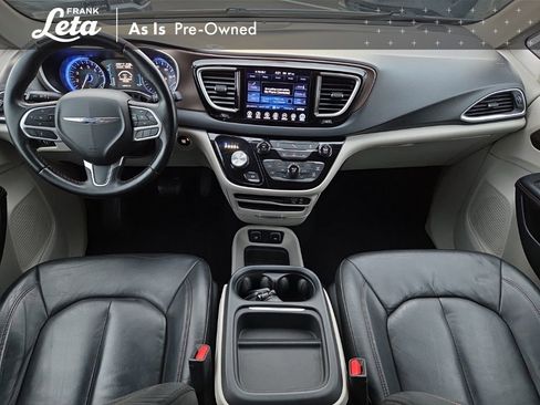 Used 2017 Chrysler Pacifica Touring-L w/ Tire & Wheel Group image 25