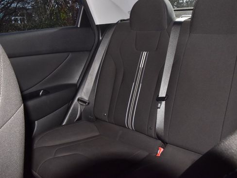 Used 2023 Hyundai Elantra SEL w/ Convenience Package image 18