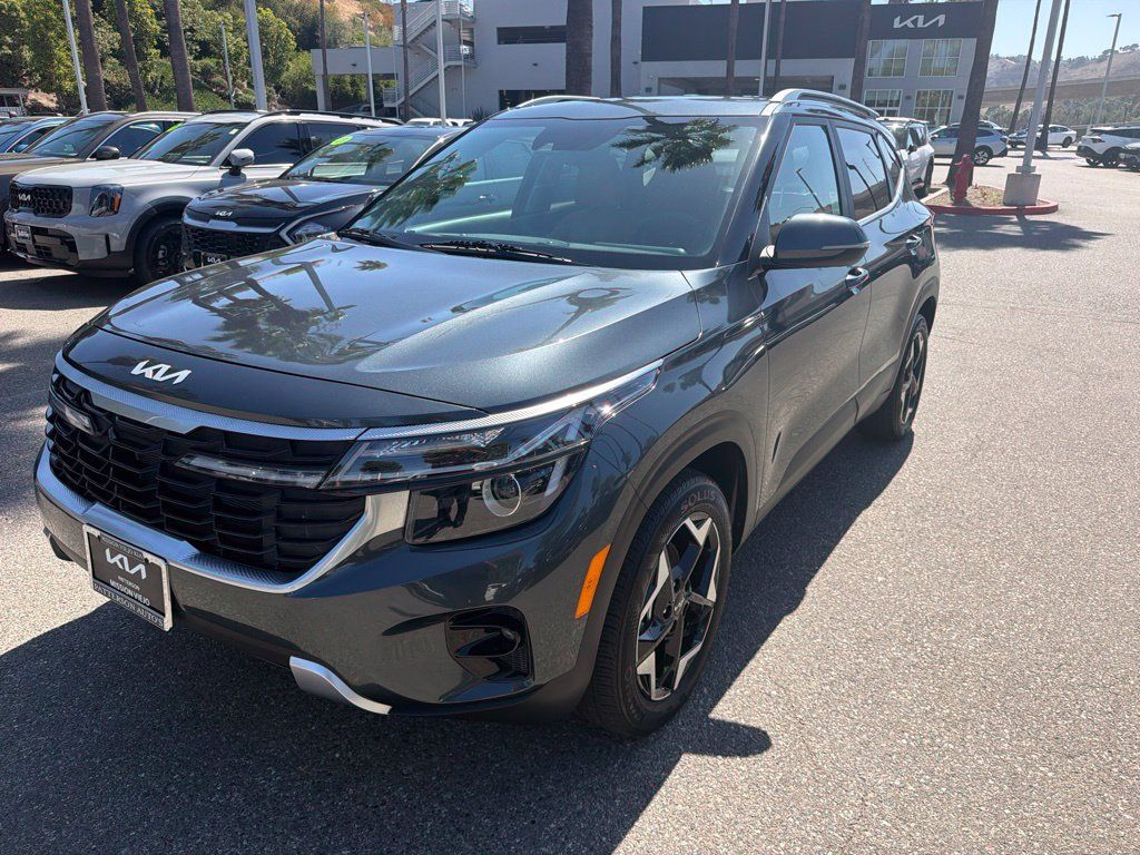Certified 2024 Kia Seltos EX FWD image 1