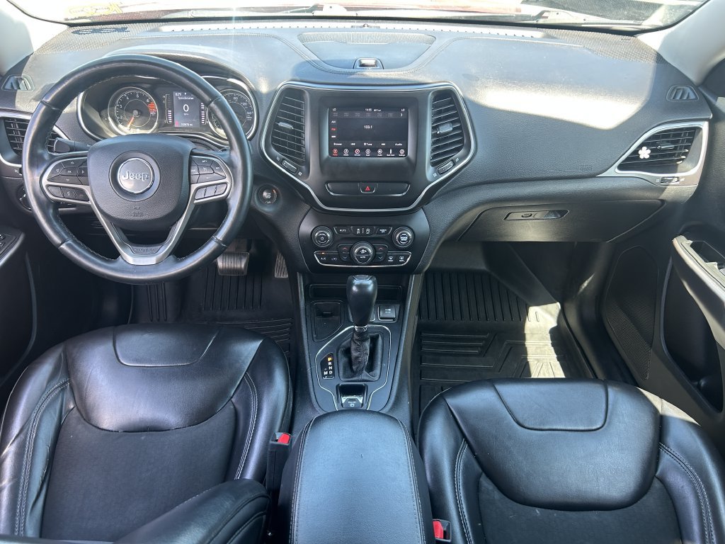 Used 2019 Jeep Cherokee Latitude Plus w/ Comfort/Convenience Group FWD image 30