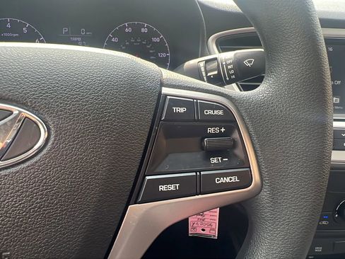 Used 2022 Hyundai Accent SEL image 15