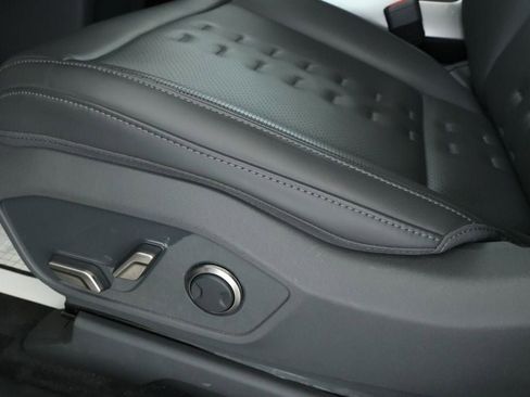 Used 2025 Kia EV9 Wind image 9