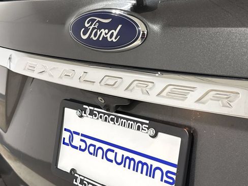 Used 2016 Ford Explorer XLT AWD/4WD image 26