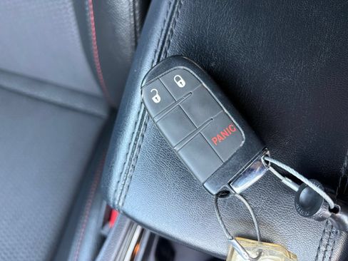 Used 2025 Jeep Compass Trailhawk AWD/4WD image 21