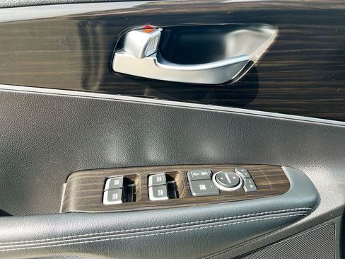 Used 2019 Kia Sorento LX w/ LX Convenience Package image 17
