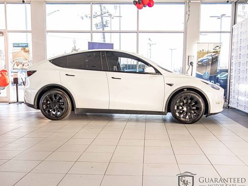 Used 2020 Tesla Model Y Long Range image 10