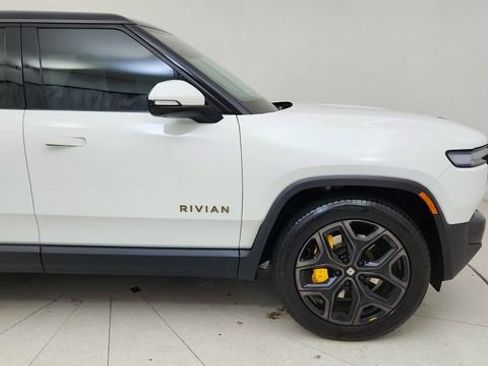 Used 2025 Rivian R1S Premium AWD/4WD image 7