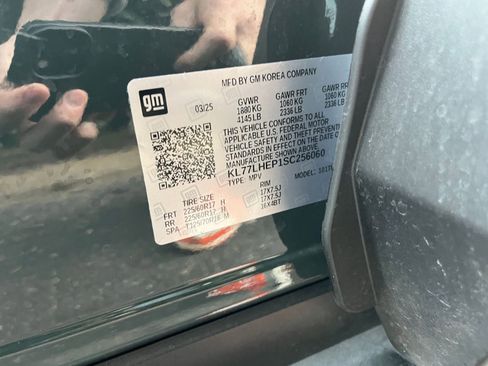 Used 2025 Chevrolet Trax LT image 28