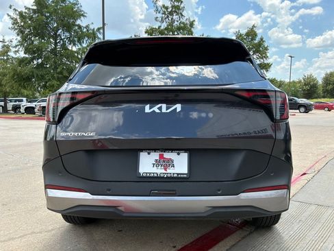 Used 2026 Kia Sportage LX FWD image 7