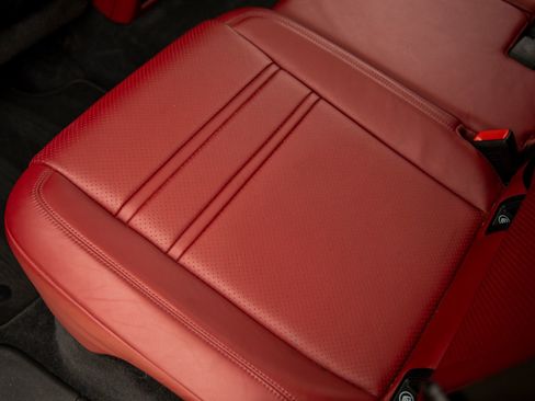 Certified 2021 Porsche Cayenne S AWD/4WD image 33