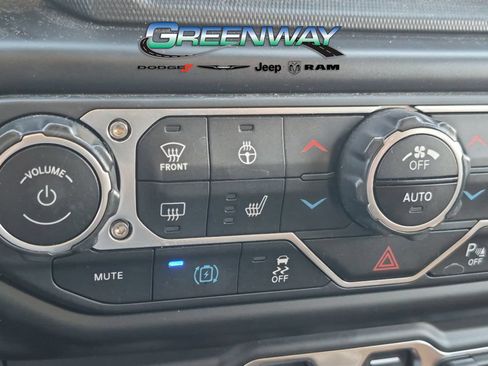 Used 2021 Jeep Wrangler Unlimited Sahara w/ Cold Weather Group AWD/4WD image 15