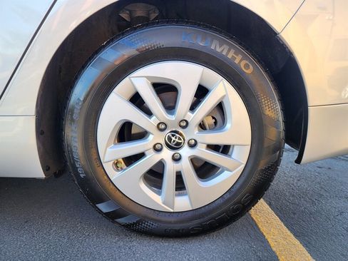 Used 2017 Toyota Prius Two FWD image 15