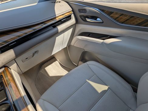 Used 2021 Cadillac Escalade ESV Premium Luxury Platinum RWD image 16