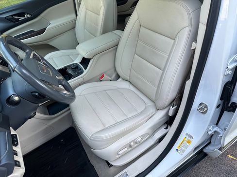 Used 2022 GMC Acadia Denali w/ Denali Technology Package image 15