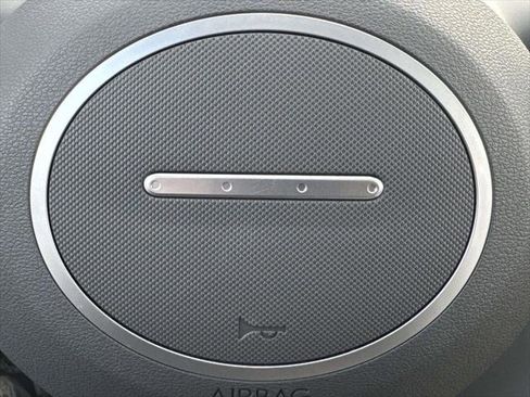 Used 2025 Hyundai Kona Limited image 35