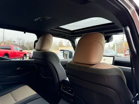 Used 2025 Lexus GX 550 image 21