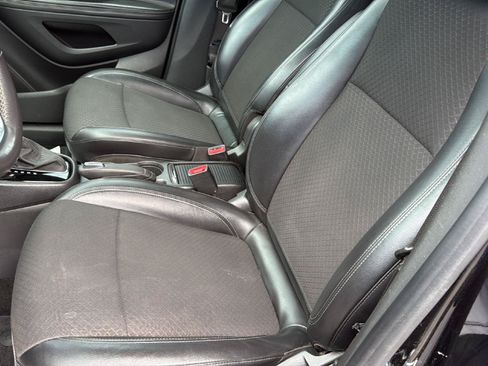 Used 2021 Buick Encore Preferred AWD/4WD image 22