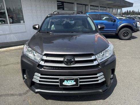 Used 2017 Toyota Highlander XLE AWD/4WD image 12
