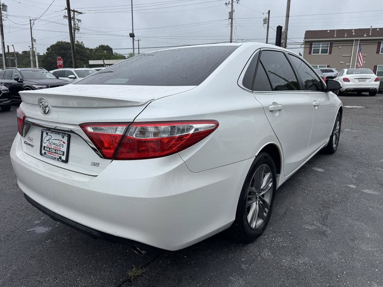Used 2015 Toyota Camry SE FWD image 5