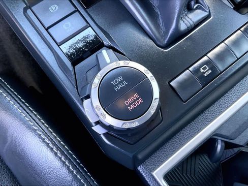 Used 2025 Toyota 4Runner Limited AWD/4WD image 31