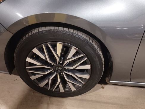 Used 2023 Nissan Altima 2.5 SV image 3