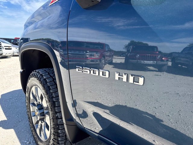 Used 2025 Chevrolet Silverado 2500 Custom w/ Custom Value Package AWD/4WD image 10