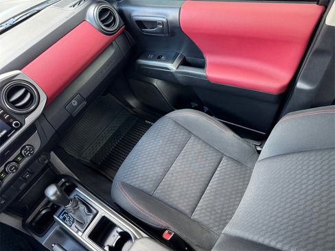 Used 2020 Toyota Tacoma SR5 image 17