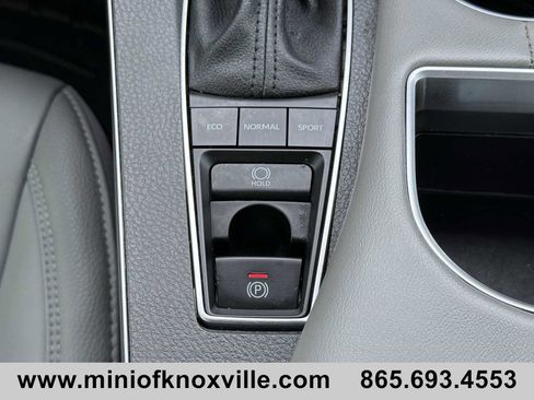 Used 2022 Toyota Avalon XLE image 17