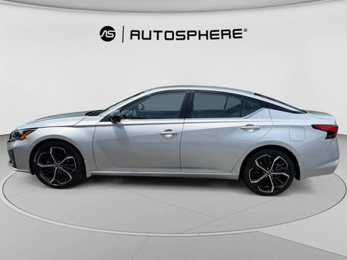 Used 2023 Nissan Altima 2.5 SR FWD image 4
