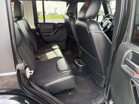 Used 2017 Jeep Wrangler Unlimited Sahara AWD/4WD image 26