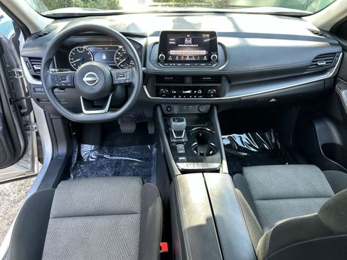 Used 2024 Nissan Rogue SV FWD image 10