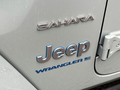 Used 2024 Jeep Wrangler Unlimited Sahara w/ Safety Group AWD/4WD image 6