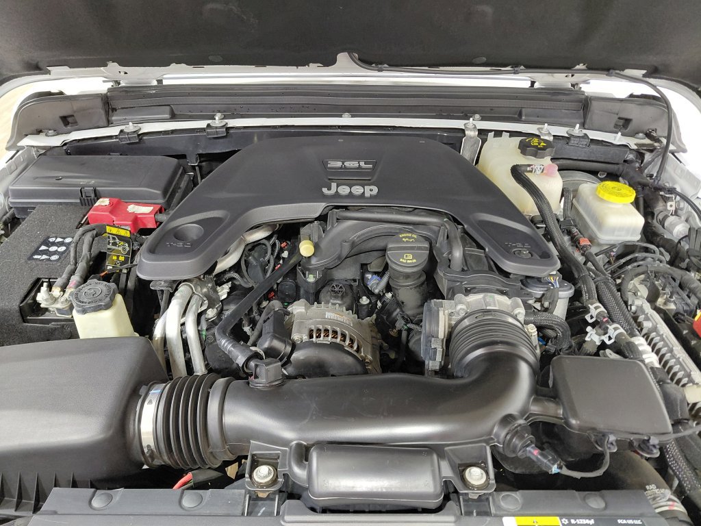 Used 2019 Jeep Wrangler Unlimited Sahara AWD/4WD image 14