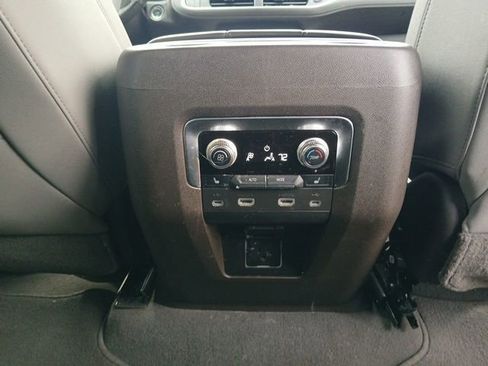 Used 2021 GMC Yukon SLT w/ SLT Premium Package image 15