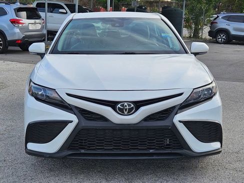 Used 2022 Toyota Camry SE image 2