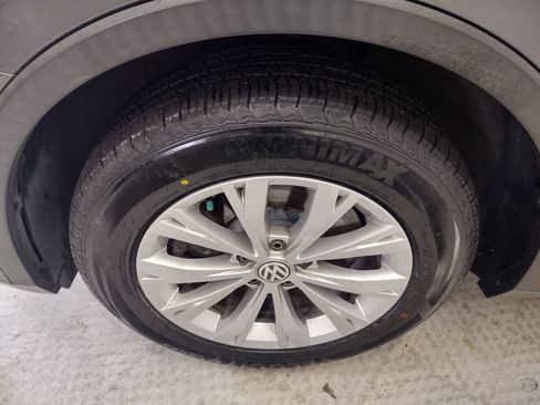 Used 2018 Volkswagen Tiguan SE FWD image 5