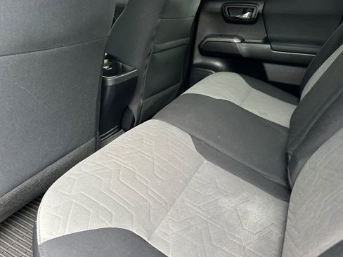 Used 2022 Toyota Tacoma TRD Sport image 4