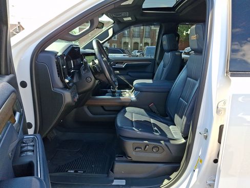 Used 2023 Chevrolet Silverado 1500 High Country w/ Technology Package AWD/4WD image 15