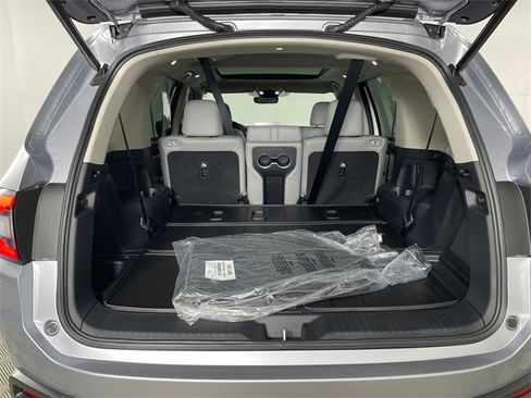 Certified 2025 Honda Pilot Touring image 21
